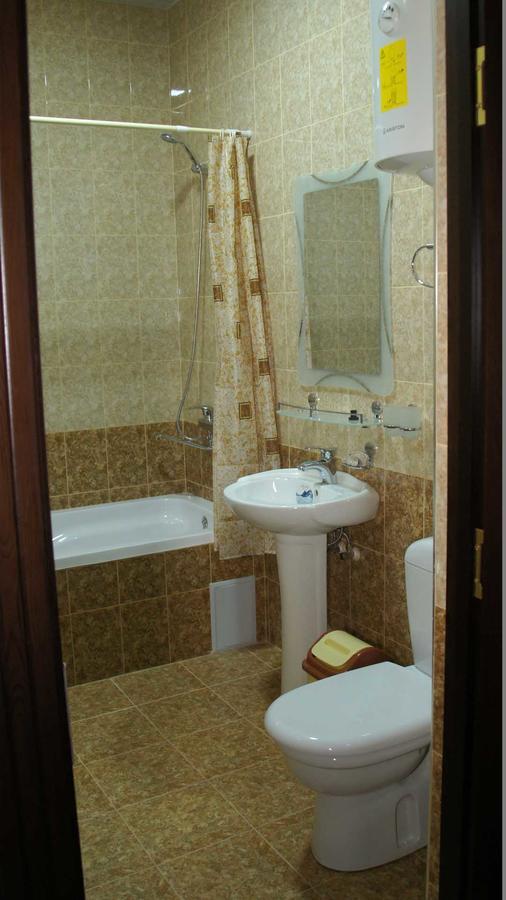 בוקורו Daryo Hostel מראה חיצוני תמונה